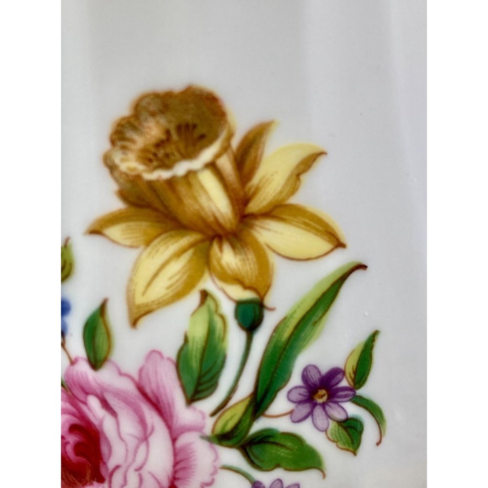 SOLD*** Royal Worcester vase England Bone China Floral, 5 3/4” High - Picture 13 of 16